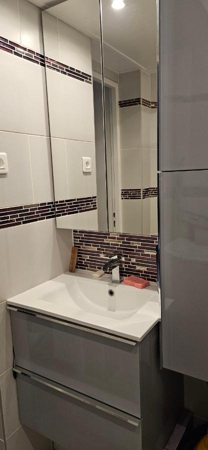 Studio 22M2 A Ivry/Seine-A 200 Metres De Paris. Proche Metro 7 Eksteriør bilde